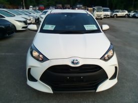 Toyota Yaris HYBRID X