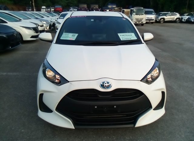 
								Toyota Yaris HYBRID X full									