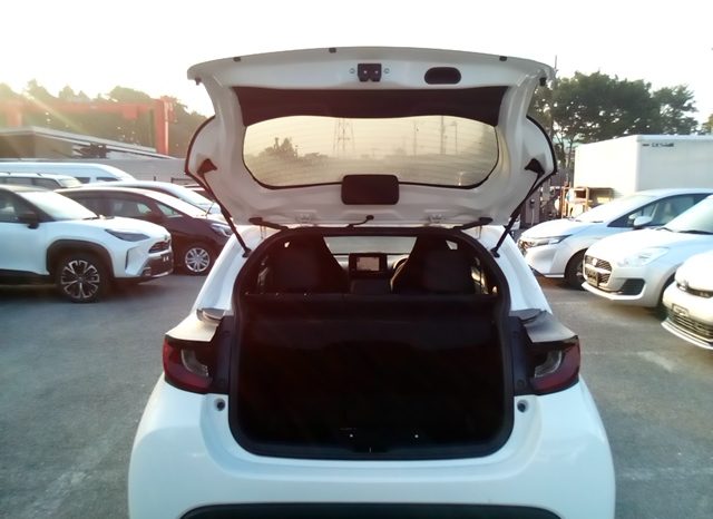 
								Toyota Yaris HYBRID X full									