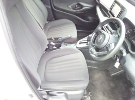 Toyota Yaris HYBRID X