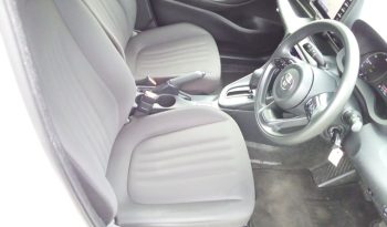 
									Toyota Yaris HYBRID X full								