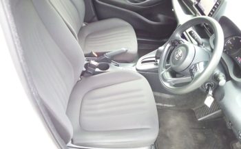 Toyota Yaris HYBRID X