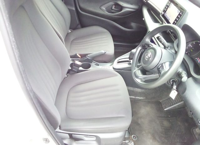 
								Toyota Yaris HYBRID X full									
