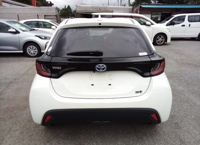 
								Toyota Yaris HYBRID X full									