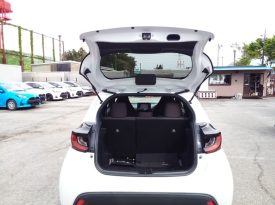 Toyota Yaris HYBRID X