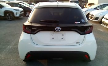 Toyota Yaris HYBRID X