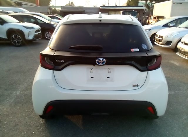 
								Toyota Yaris HYBRID X full									