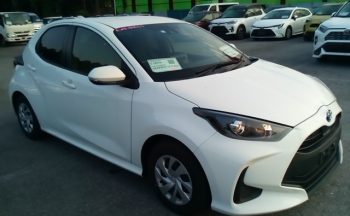 Toyota Yaris HYBRID X