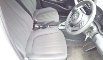 
									Toyota Yaris HYBRID X full								