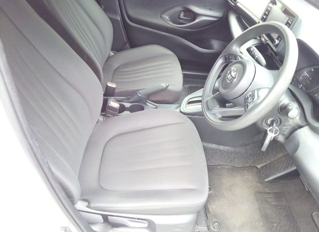 
								Toyota Yaris HYBRID X full									