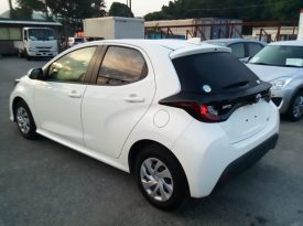Toyota Yaris HYBRID X