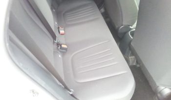 
									Toyota Yaris HYBRID X full								
