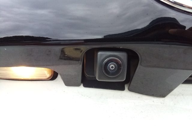 
								Toyota Yaris HYBRID X full									