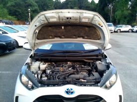 Toyota Yaris HYBRID X