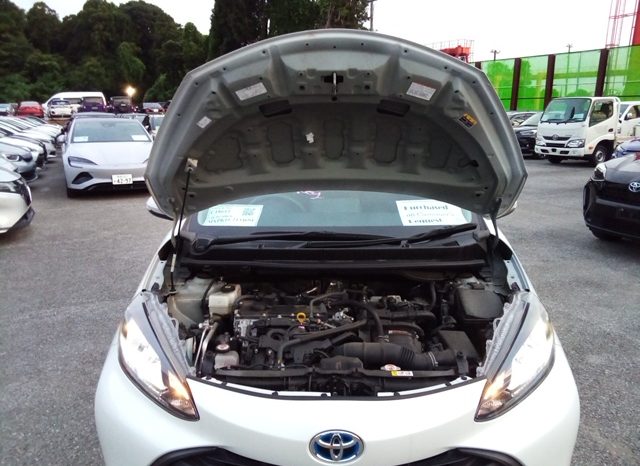 
								Toyota Aqua X full									
