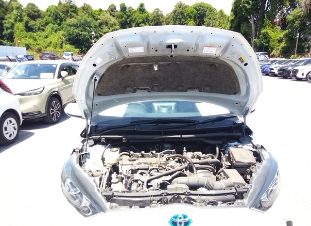 
								Toyota Yaris HYBRID X full									