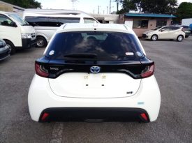 Toyota Yaris HYBRID X
