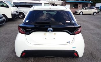 Toyota Yaris HYBRID X