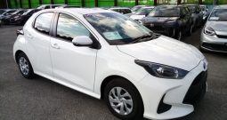Toyota Yaris HYBRID X