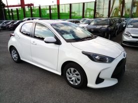 Toyota Yaris HYBRID X