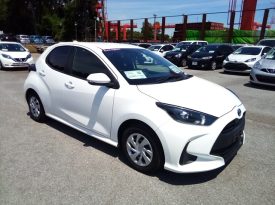 Toyota Yaris HYBRID X