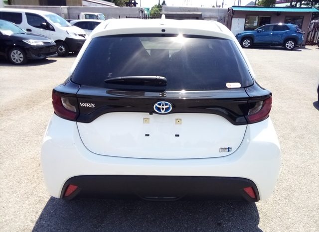 
								Toyota Yaris HYBRID X full									