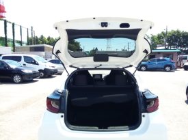 Toyota Yaris HYBRID X