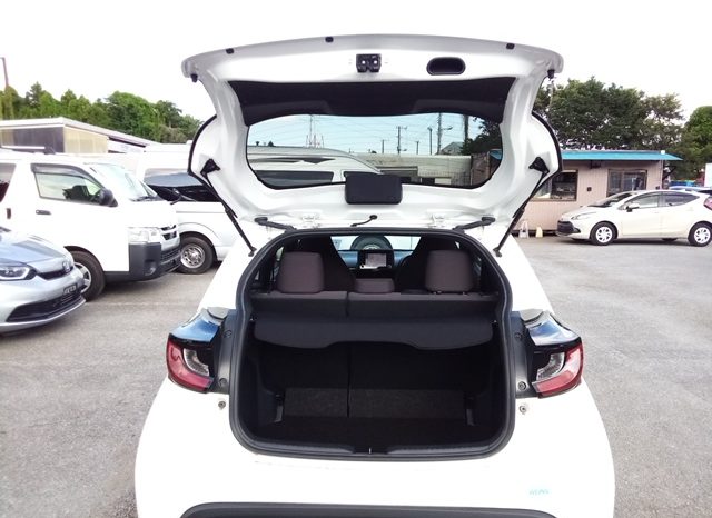 
								Toyota Yaris HYBRID X full									