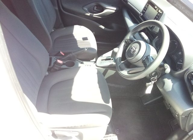 
								Toyota Yaris HYBRID X full									