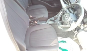 
									Toyota Yaris Hybrid X full								