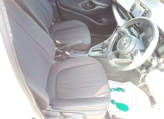 
								Toyota Yaris Hybrid X full									