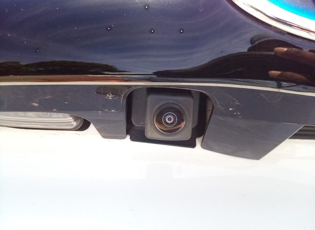 
								Toyota Yaris HYBRID X full									