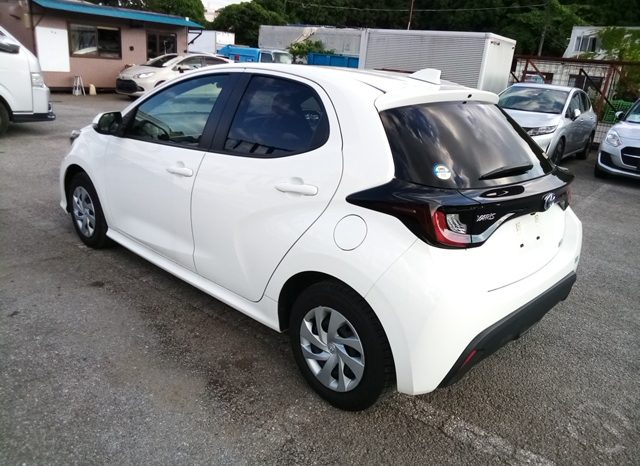 
								Toyota Yaris HYBRID X full									
