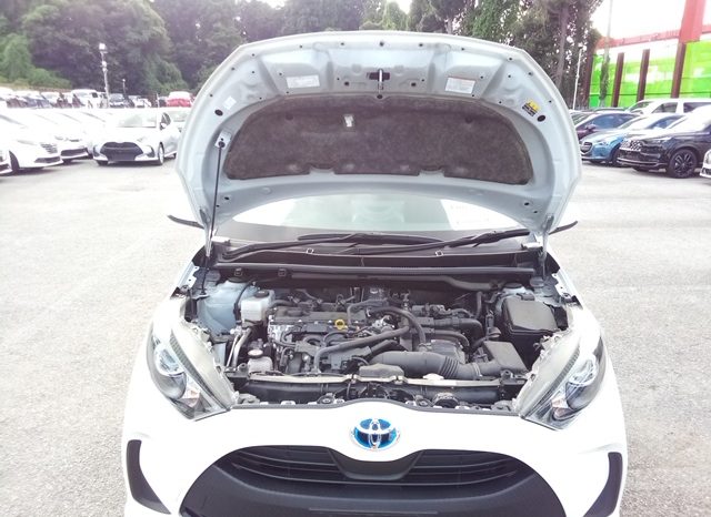 
								Toyota Yaris HYBRID X full									
