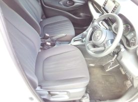 Toyota Yaris HYBRID X