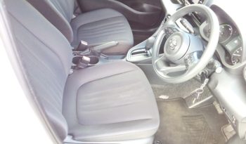 
									Toyota Yaris HYBRID X full								