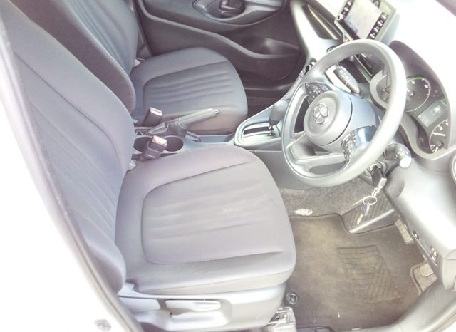 
								Toyota Yaris HYBRID X full									