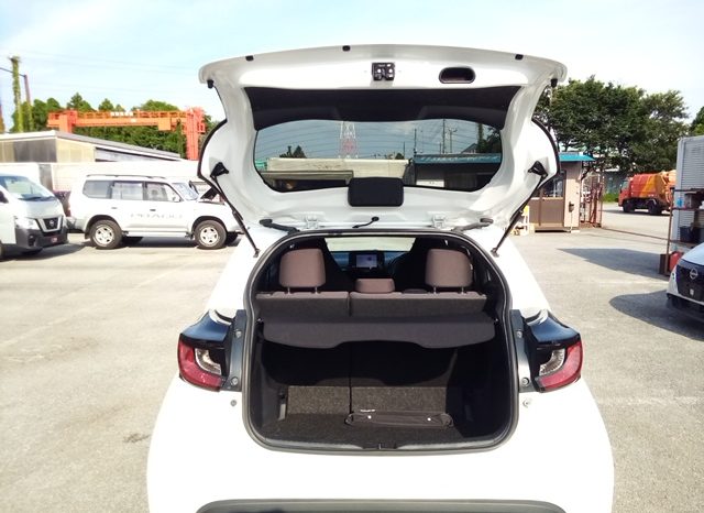 
								Toyota Yaris Hybrid X full									